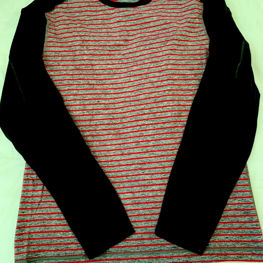 Lululemon long sleeved metal vent